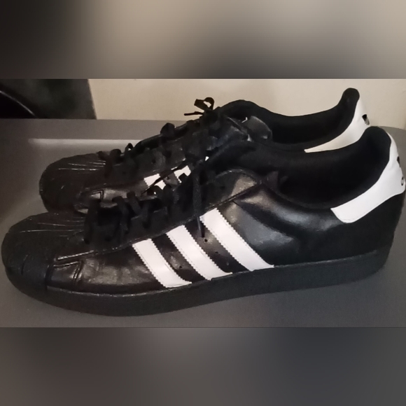 Adidas Men's size 16 old school shell toe shoes black with white stripes. - Picture 2 of 8